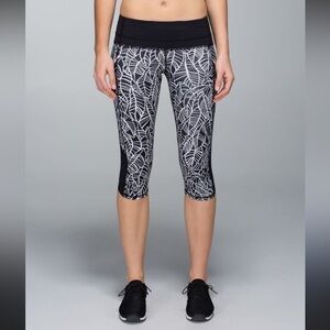 lululemon athletica Run A Marathon Palm Print Crop Leggings EUC 6